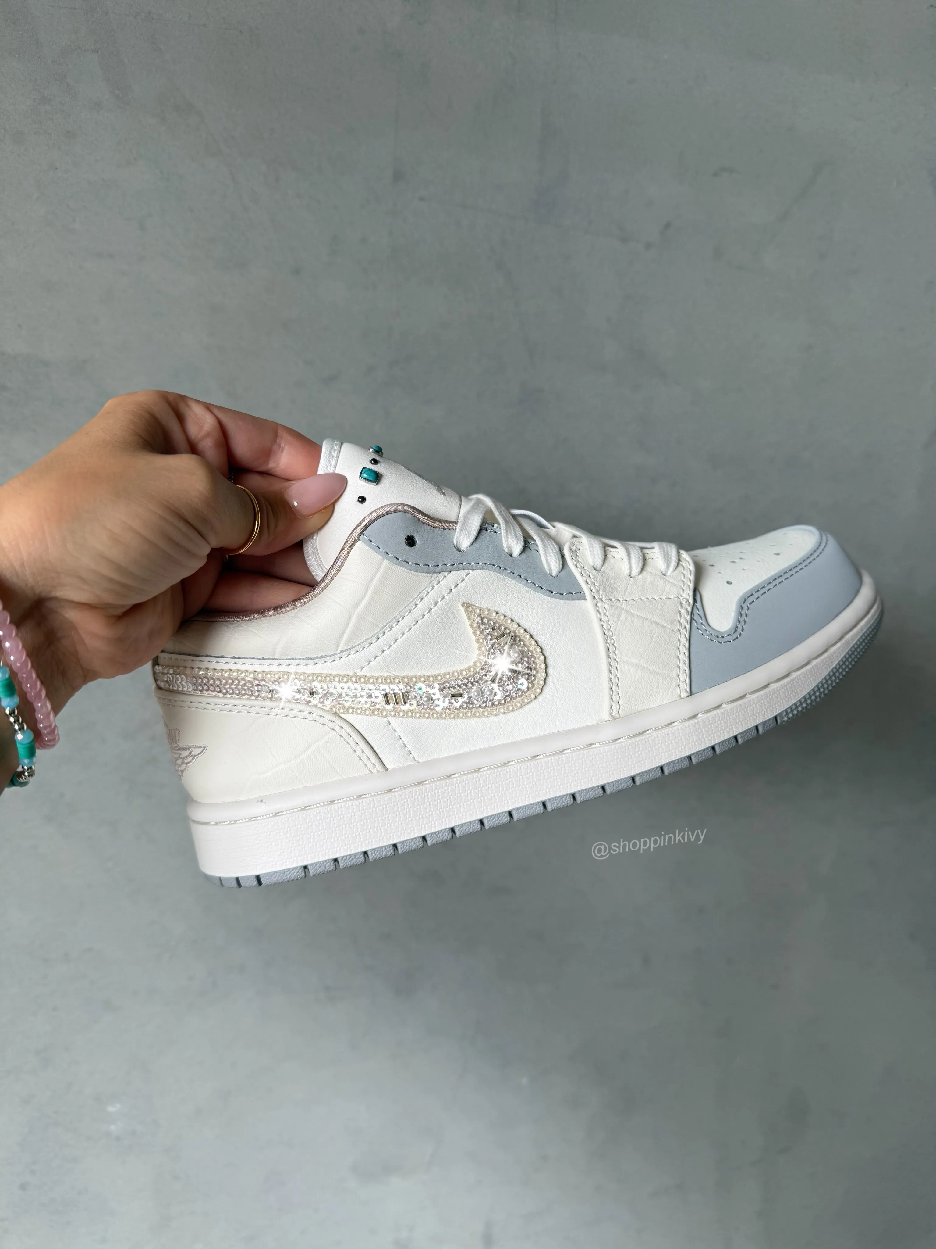 F50 Adidas Indoor Soccer Shoes Sequin Special Edition Swarovski Womens Air Jordan 1 Low Shoes