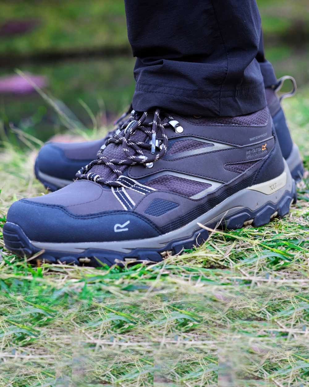 Regatta Mens Holcombe III Walking Boots Grippy Hiking Shoes