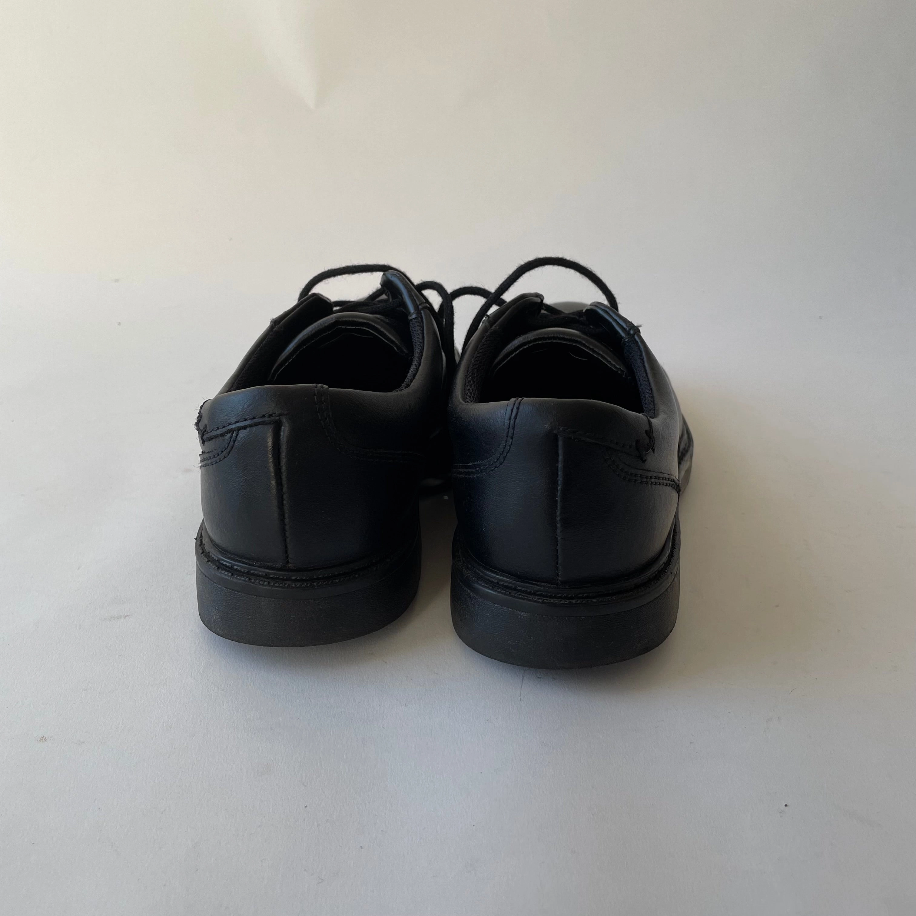 Clarks Shoes Shoe Size 3F black leather Design Something That Uses Shoes Seating Simple Calm