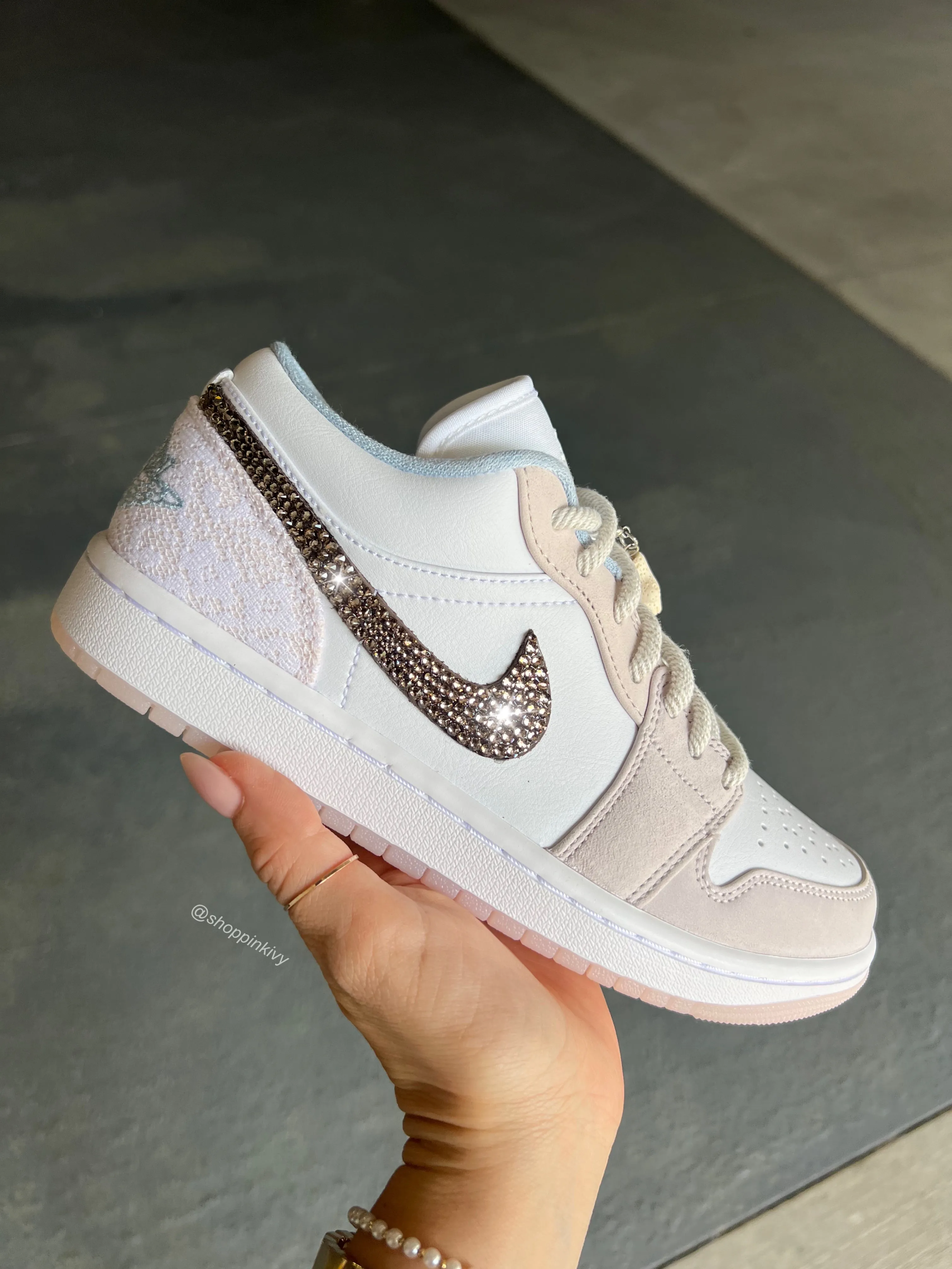 Adidas Top Sala Competition Indoor Soccer Shoes Lace Coral Beach Charm Swarovski Womens Air Jordan 1 Low Shoes