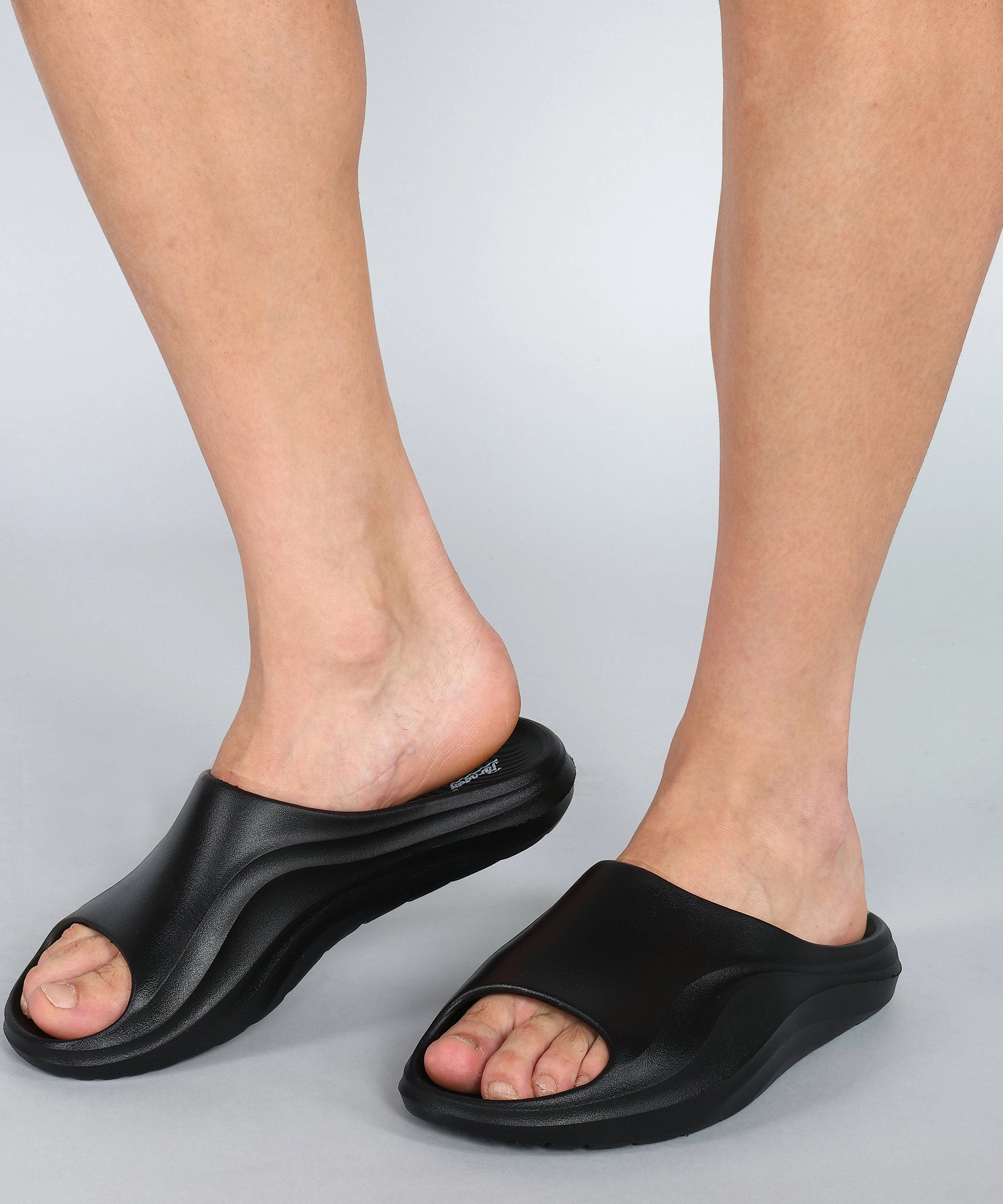 Paragon Men's Waterproof Black Sliders with Comfortable Sole Soku Flip Flops