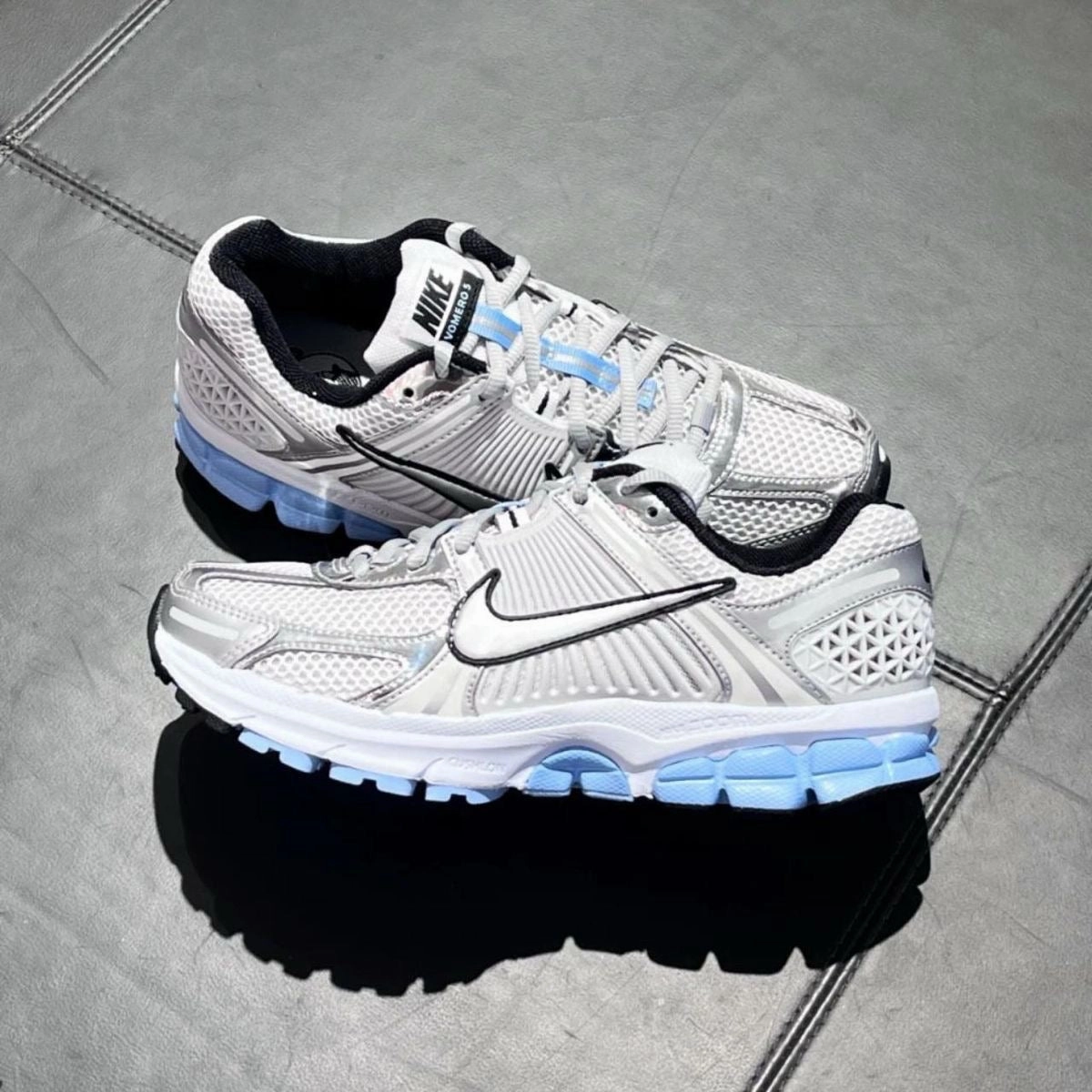 Nike Zoom Vomero 5  Lallure technique devenue icne lifestyle Asics Metaspeed Edge Paris Running Shoes